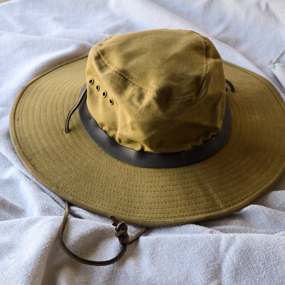 Filson Tin Bush Hat Tan Khaki String Leather Chin Strap Small Safari Hunting